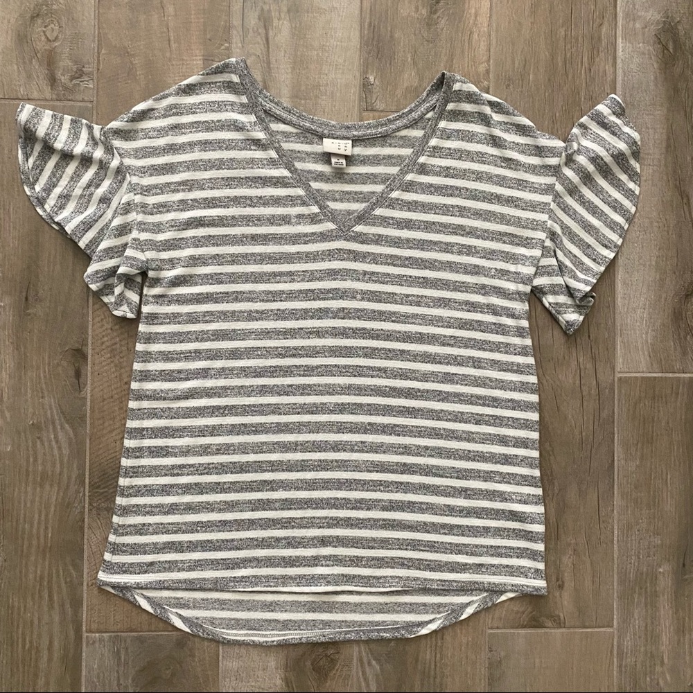 A New Day • NWOT V-Neck Flutter Short Sleeve Knit